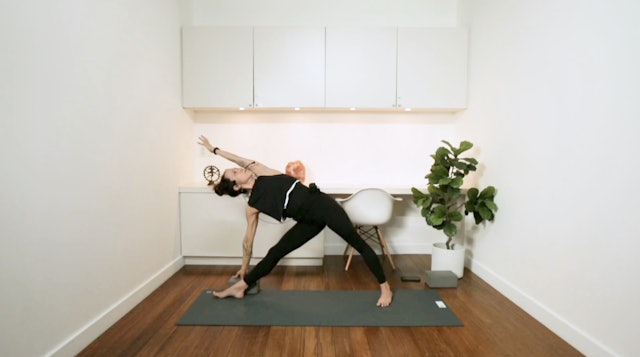  Freedom Flow Yoga (30 min) - with Mari Dickey