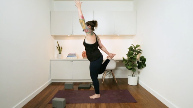 Hip Opening Prenatal Yoga (37 min) - with Brooklyn McLaren