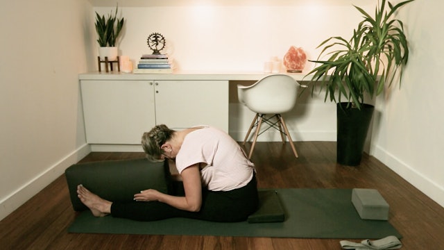 Grounding Yin Yoga (30 min) — with Lucy St. John