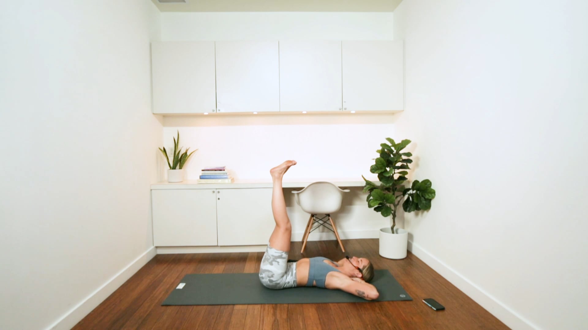 90's Flow (45 min) - with Mikaela Millington