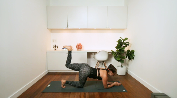 Abs & Glutes Pilates Burner (20 min) - with Kyra Morrison