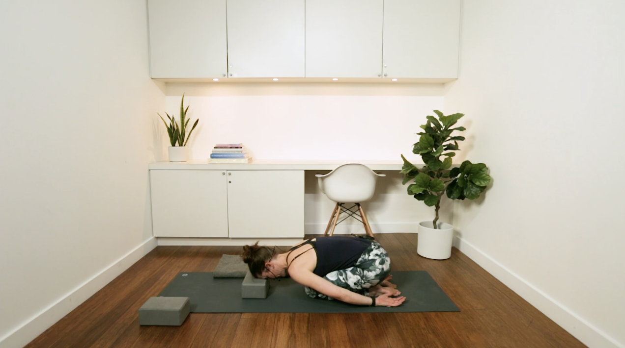 Tutorial: How to do Child's Pose Properly (5 min) – with Rachel Scott
