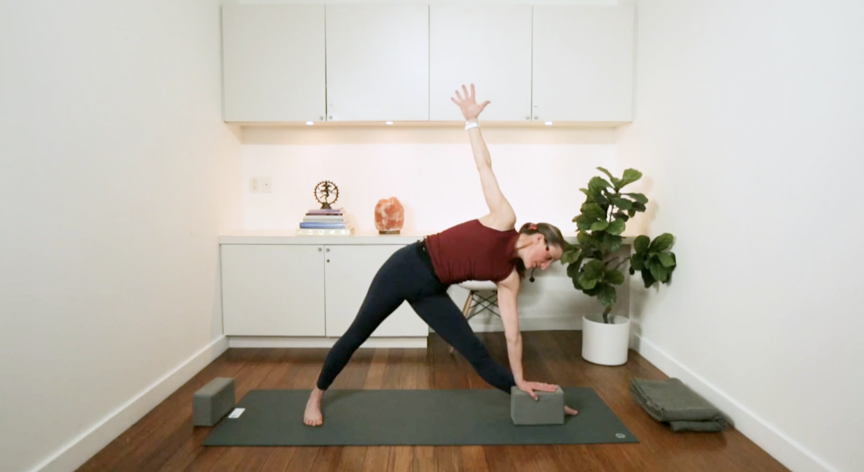Power Vinyasa Flow (45 min) - with Rebecca Hollingworth