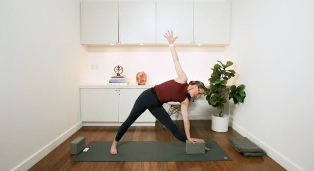 Power Vinyasa Flow (45 min) - with Re...