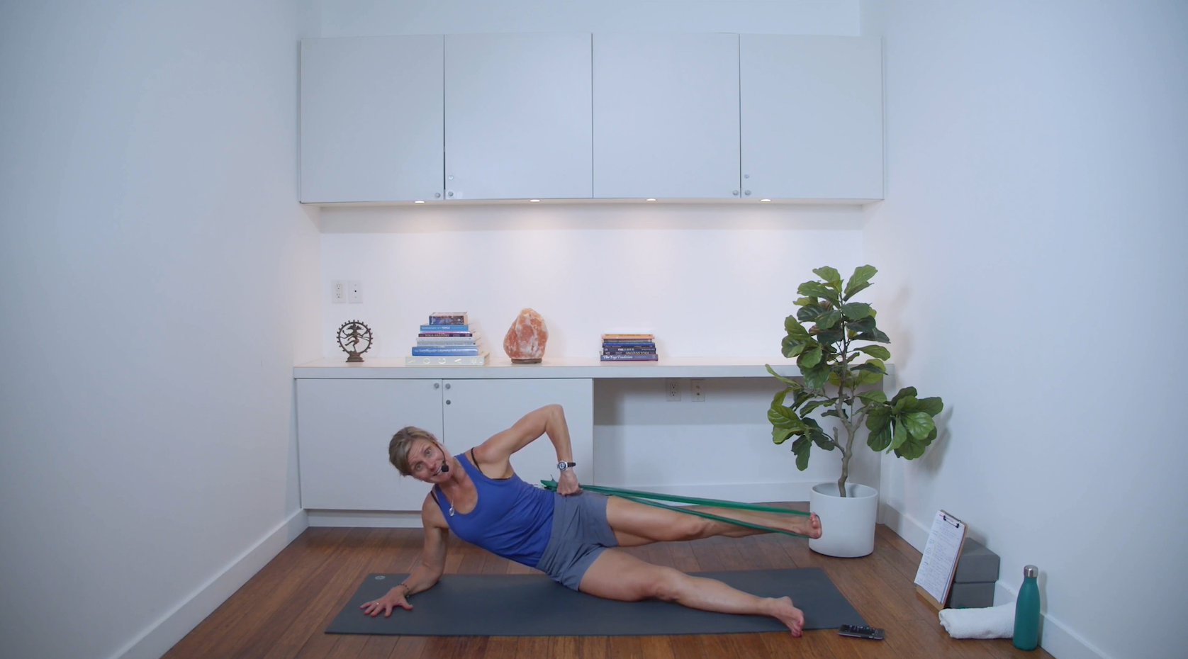 Pilates Sculpt (30 min) - with Hana Weinwurm