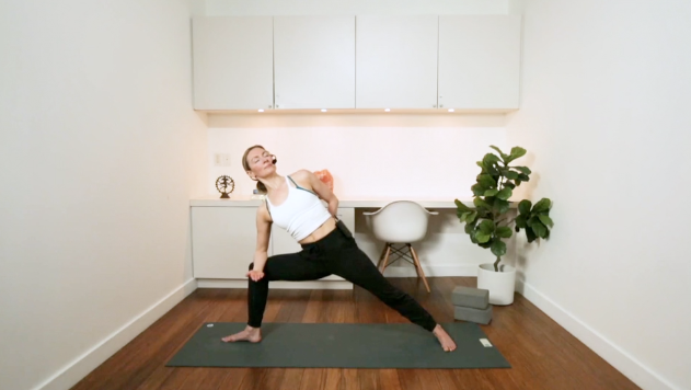  Wake the Spine Flow (60 min) - with Jayme Burke