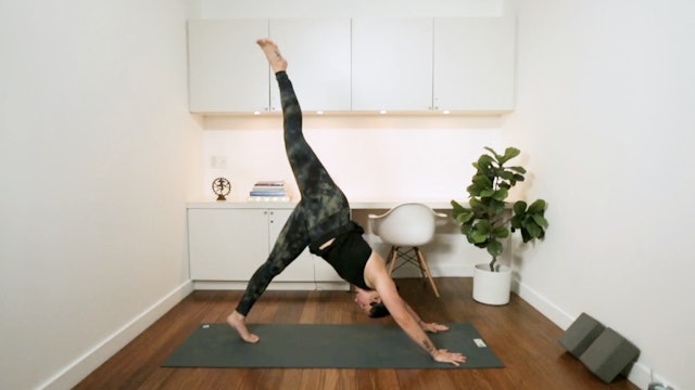 Yoga Core Fusion (30 min) - with Kyra Morrison