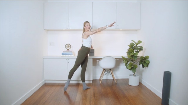 Beginner Ballerina Inspired Barre for Every Body (30 min) - with Heather Obre