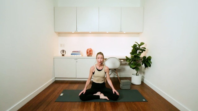 Effort & Ease Flow (65 min) - with Anna Oldfield
