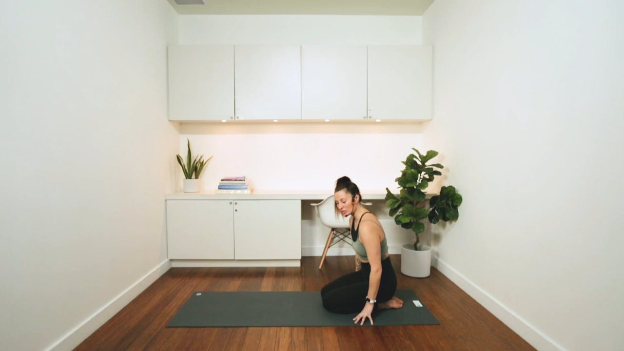 Wrists & Ankles MiniFlow Warm Up (25 min) with Vanessa Bourget