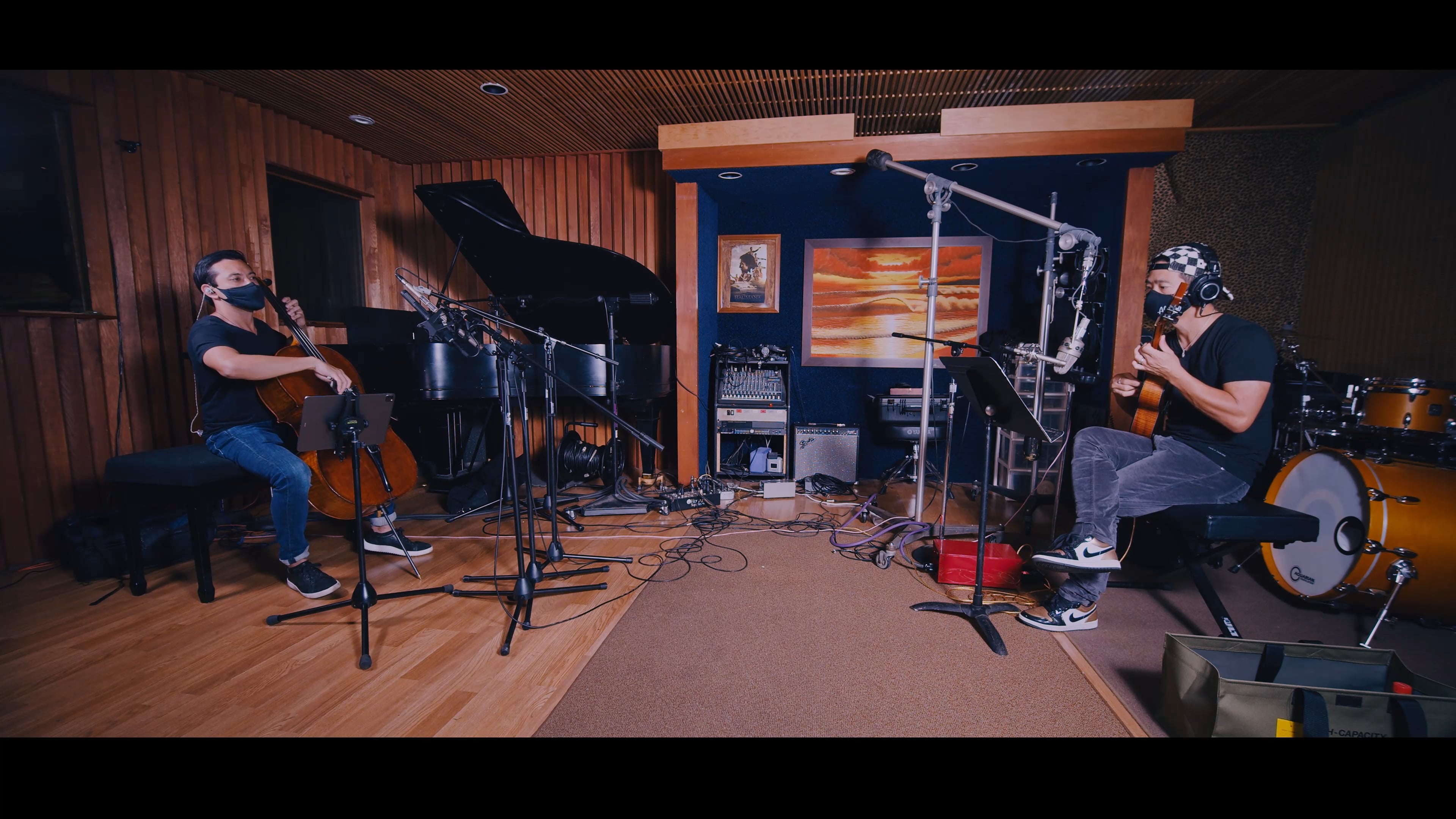 Duet Video Cello/Ukulele - Jake and Josh Present: Bach Suite No. 1 Prelude