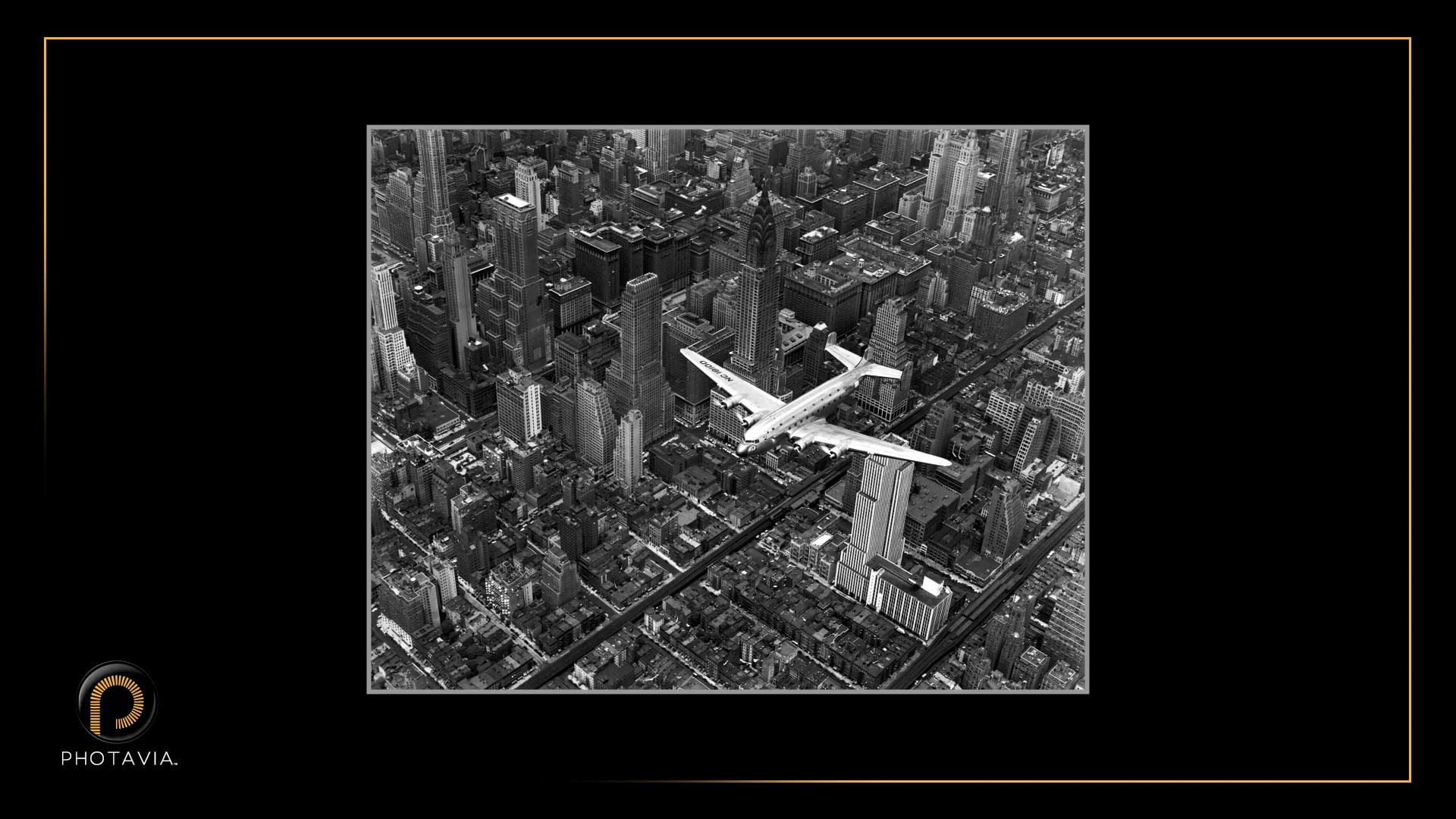50693628_DC-4 OVER MANHATTAN_7-2017
