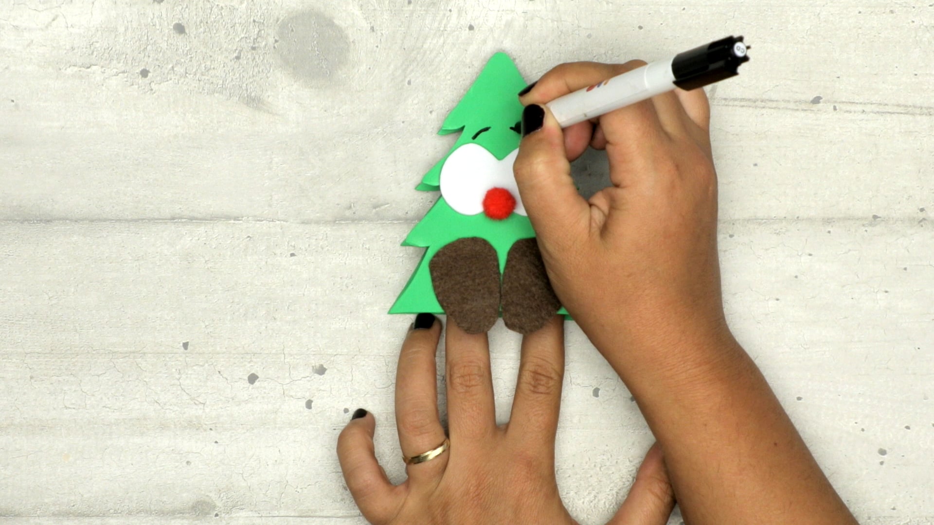 Christmas Tree Ornament | Clothespin Craft